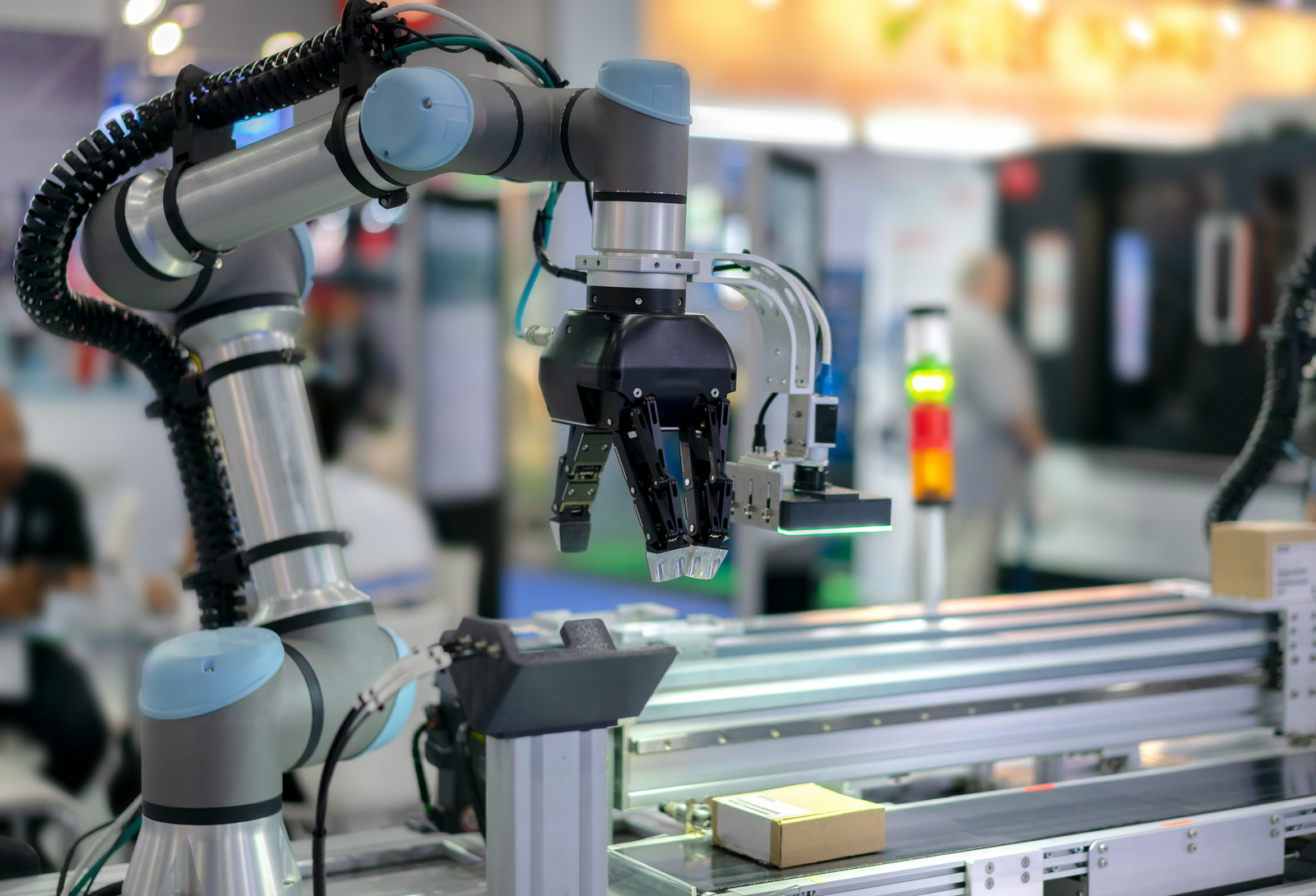 Automated manufacturing at R9 Lighting